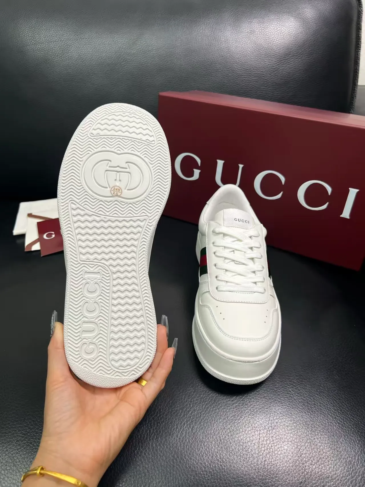 P420 new men's shoes GUCCI [Lightning] latest shoes are shipped. Original quality, fashionable, special materials, inner mesh, new packaging. The foot feels super comfortable and the workmanship is impeccable. Size: 38-45